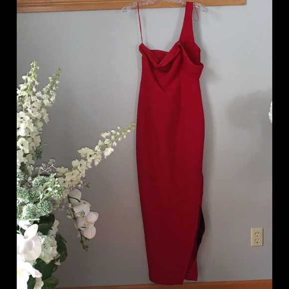 Red maxi gown with side slit - Picture 8 of 9